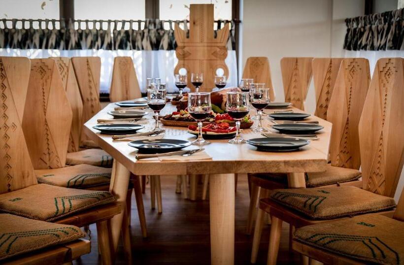 Bed and Breakfast Conacul Olarilor