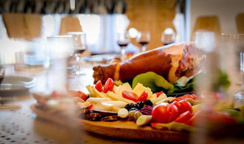 Bed and Breakfast Conacul Olarilor