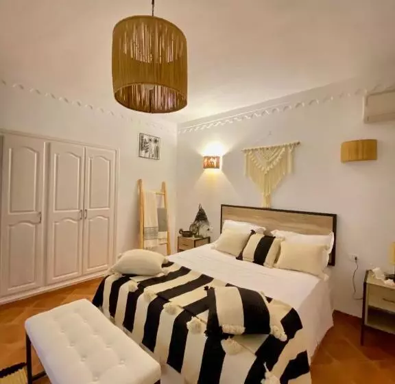 Aamiaismajoitus (B&B) Villa Calma   Vue Mer