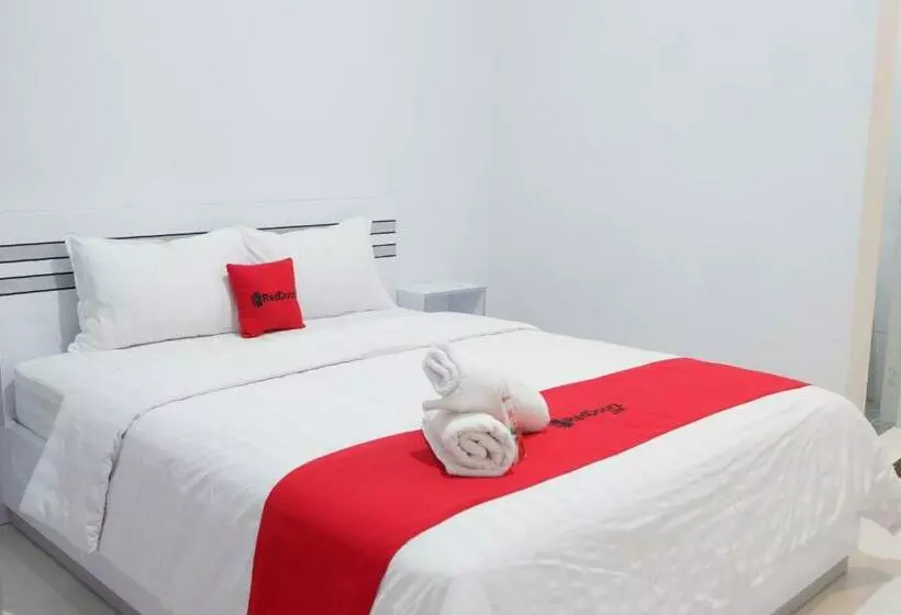 ホテル Reddoorz Syariah Near Tanjung Karang Beach Mataram