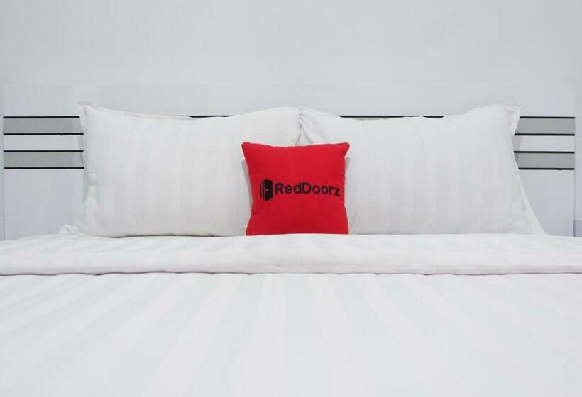 فندق Reddoorz Syariah Near Tanjung Karang Beach Mataram