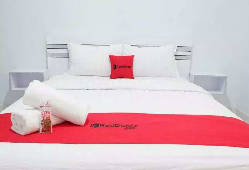 ホテル Reddoorz Syariah Near Tanjung Karang Beach Mataram