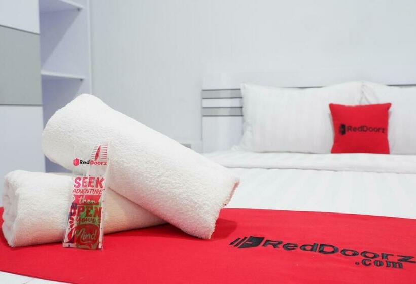 فندق Reddoorz Syariah Near Tanjung Karang Beach Mataram