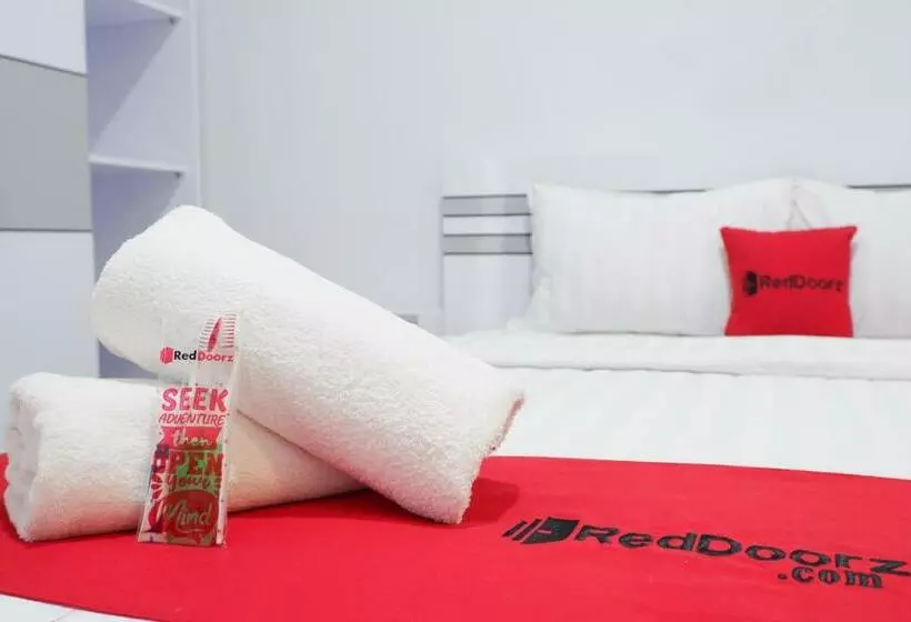 ホテル Reddoorz Syariah Near Tanjung Karang Beach Mataram