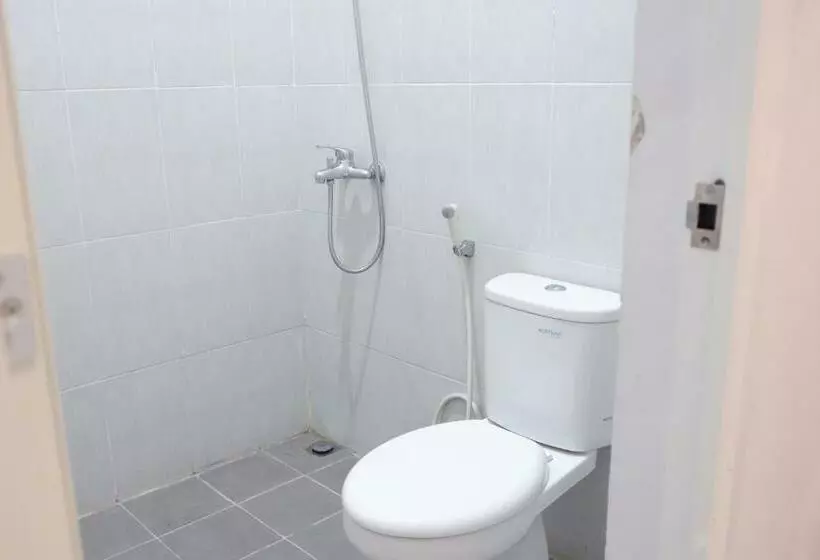 ホテル Reddoorz Syariah Near Tanjung Karang Beach Mataram