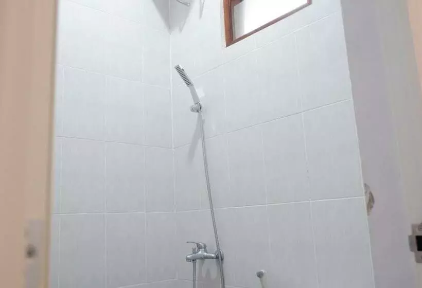 ホテル Reddoorz Syariah Near Tanjung Karang Beach Mataram