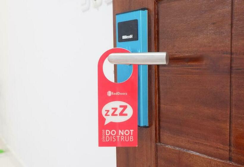 فندق Reddoorz Syariah Near Tanjung Karang Beach Mataram