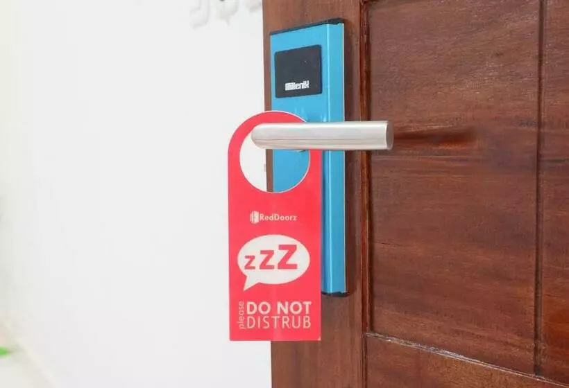 ホテル Reddoorz Syariah Near Tanjung Karang Beach Mataram