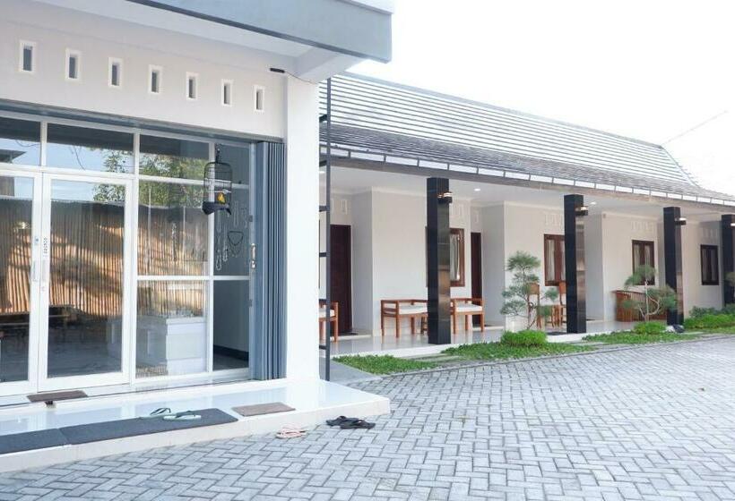 فندق Reddoorz Syariah Near Tanjung Karang Beach Mataram