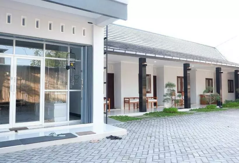 ホテル Reddoorz Syariah Near Tanjung Karang Beach Mataram