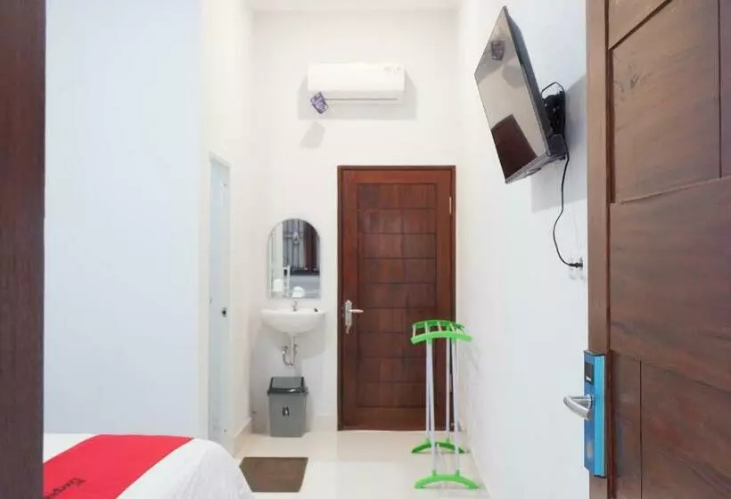 ホテル Reddoorz Syariah Near Tanjung Karang Beach Mataram