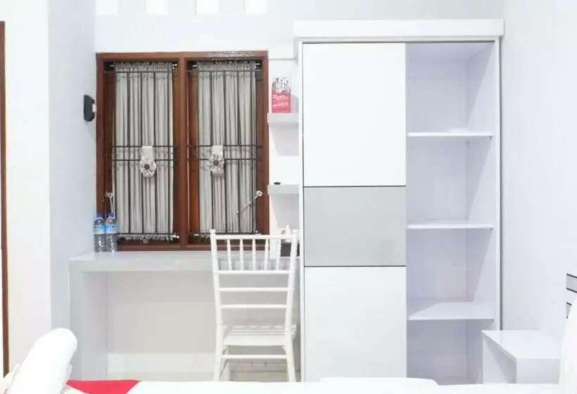 ホテル Reddoorz Syariah Near Tanjung Karang Beach Mataram