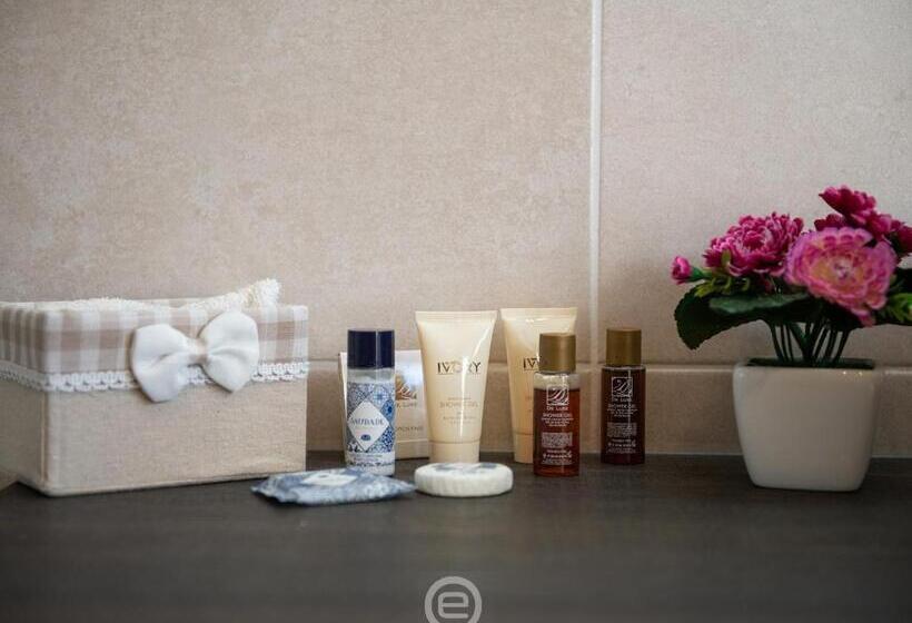 膳宿费 Villa Monica   Suites