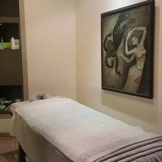 Le Sutra Hotel, Khar, Mumbai