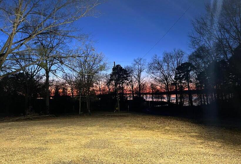 酒店 Driftwood Inn And Lodge By The Lake