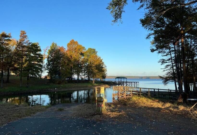 酒店 Driftwood Inn And Lodge By The Lake