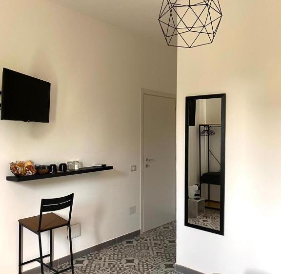 פנסיון Habitat Luxury Suites