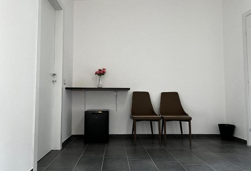 פנסיון Habitat Luxury Suites