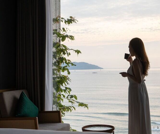 هتل The Leaf Boutique Oceanfront