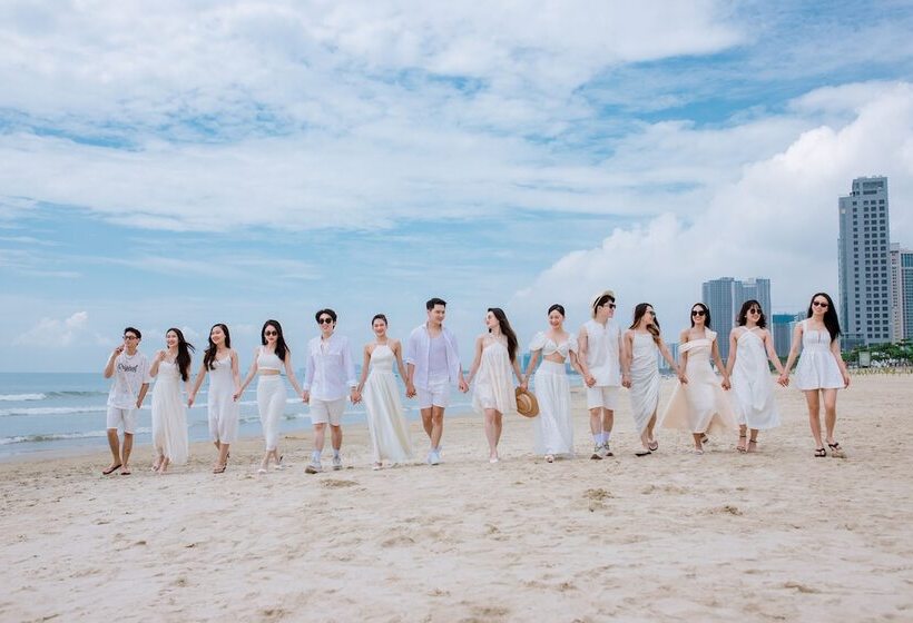 هتل The Leaf Boutique Oceanfront