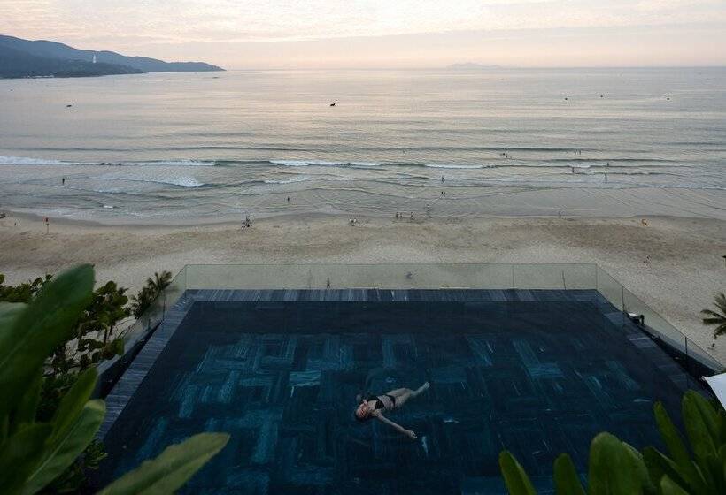 هتل The Leaf Boutique Oceanfront