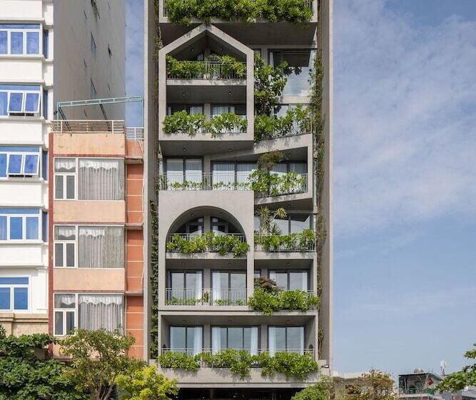 هتل The Leaf Boutique Oceanfront