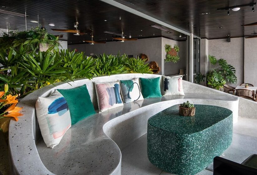 هتل The Leaf Boutique Oceanfront