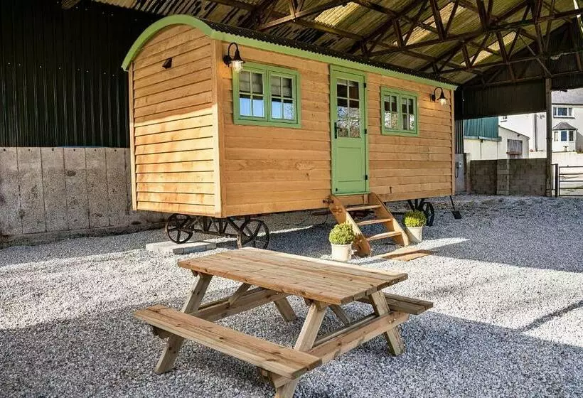 ホテル Finest Retreats The Shepherd S Hut At Northcombe Farm