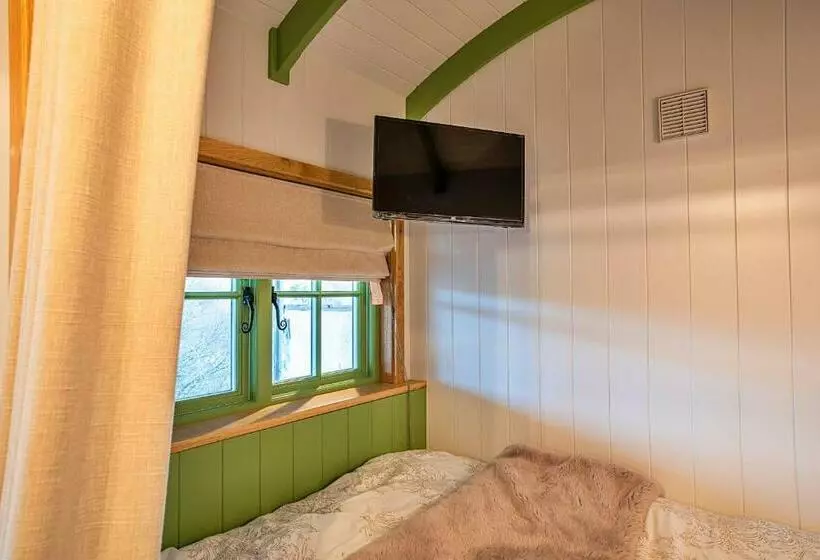 ホテル Finest Retreats The Shepherd S Hut At Northcombe Farm