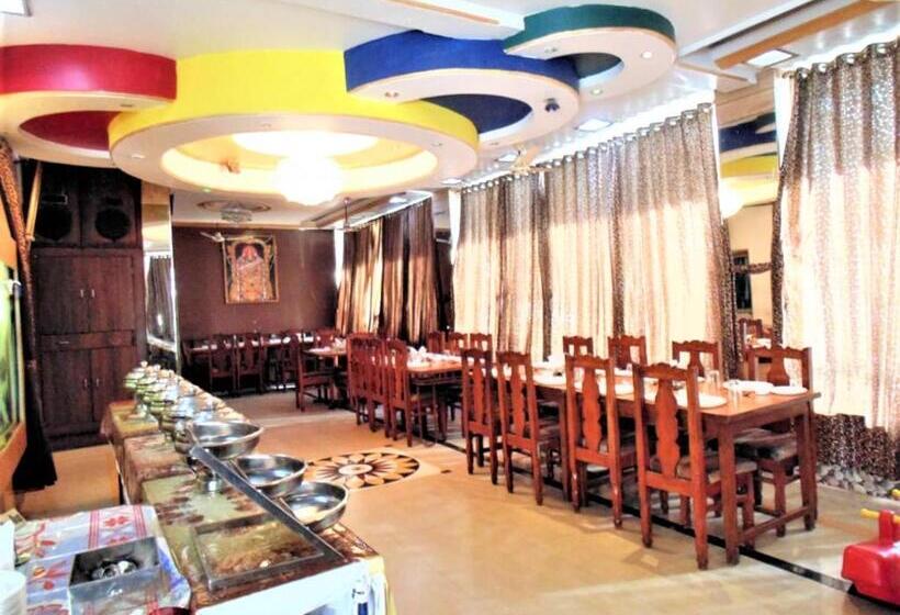 Beyond Stay Hotel Pachmarhi