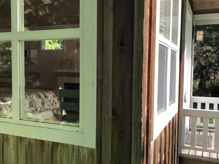 Hotelli Lopez Farm Cottages & Tent Camping