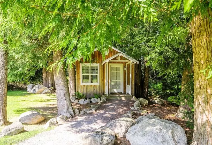 Hotelli Lopez Farm Cottages & Tent Camping