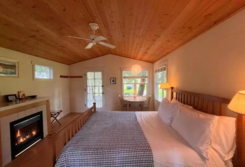 Hotelli Lopez Farm Cottages & Tent Camping