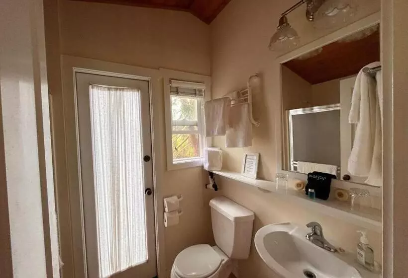 Hotelli Lopez Farm Cottages & Tent Camping