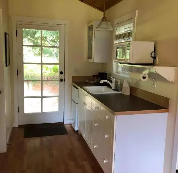 Hotelli Lopez Farm Cottages & Tent Camping