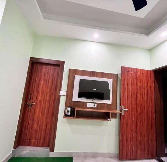 هتل D Socialz Hostel