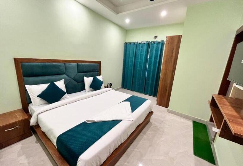 هتل D Socialz Hostel