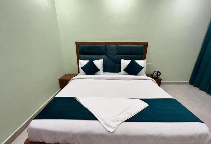 هتل D Socialz Hostel