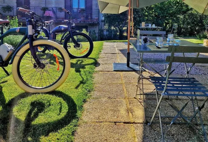 Garage47 Storica Officina Meccanica Loft B&b In Pienza