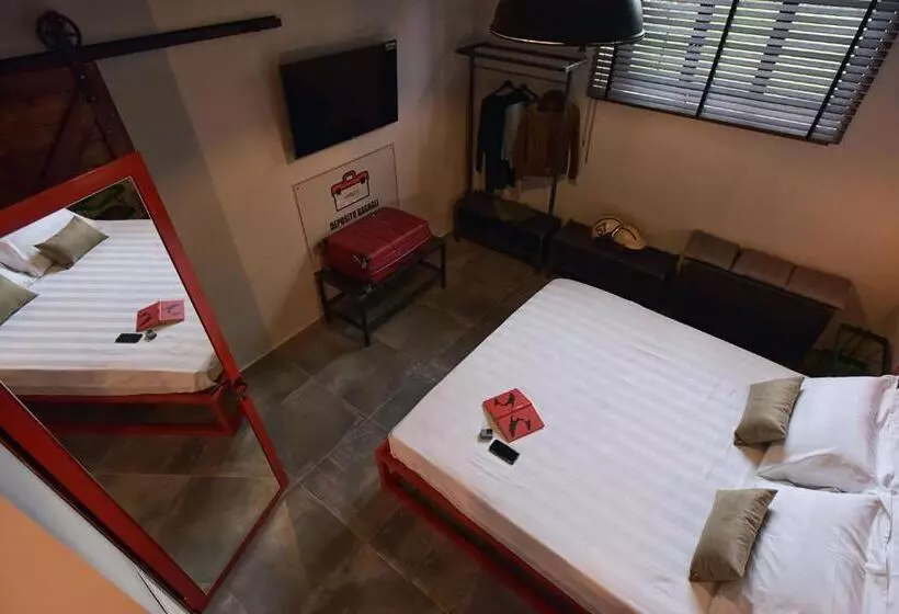 Garage47 Storica Officina Meccanica Loft B&b In Pienza