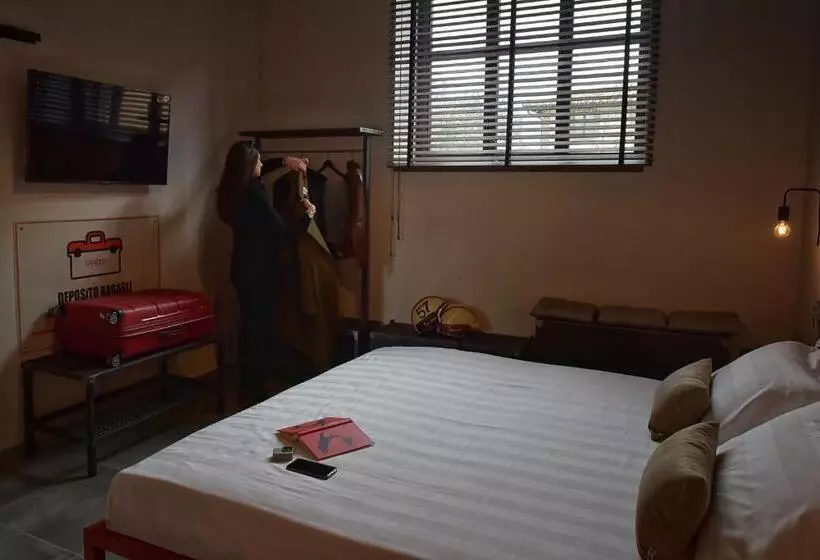 Garage47 Storica Officina Meccanica Loft B&b In Pienza