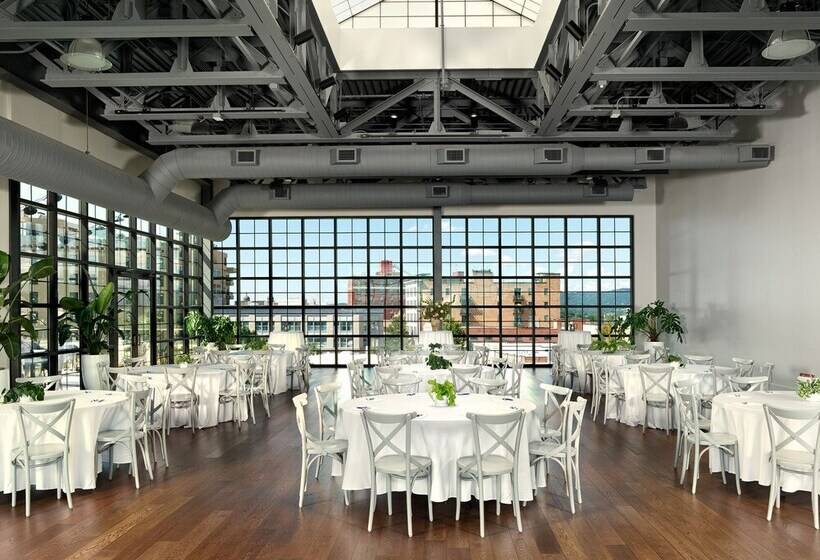 בית מלון כפרי The Restoration Asheville