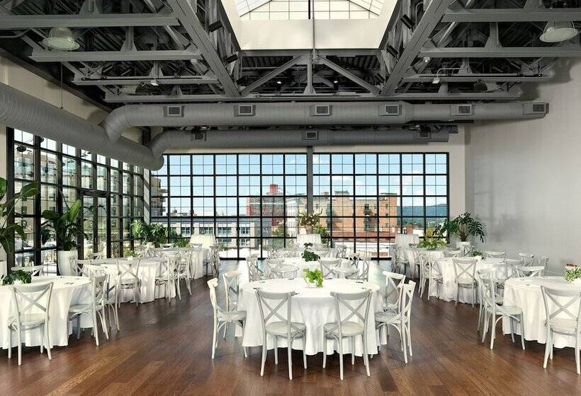 בית מלון כפרי The Restoration Asheville