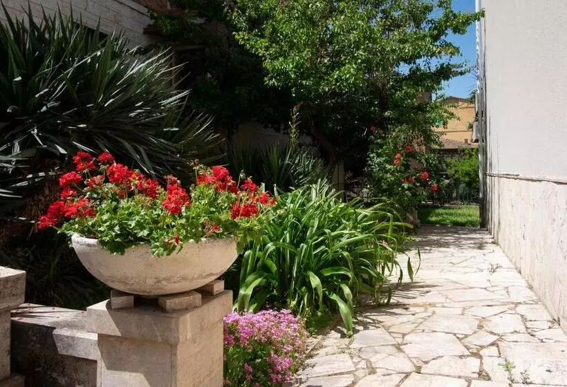 ペンション L Acqua E La Pietra