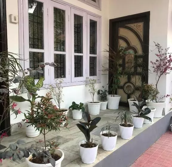 تختخواب و صبحانه La Belleza