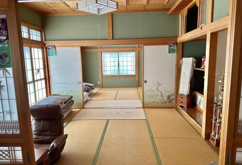 ペンション 津軽三味線と民謡 ゲストハウス繭子の宿