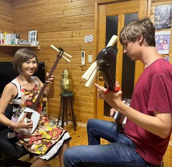 ペンション 津軽三味線と民謡 ゲストハウス繭子の宿