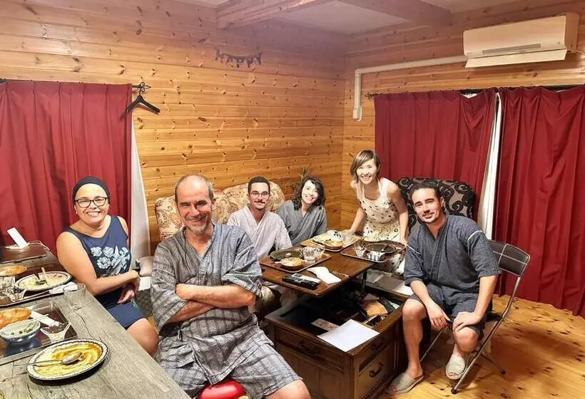 ペンション 津軽三味線と民謡 ゲストハウス繭子の宿