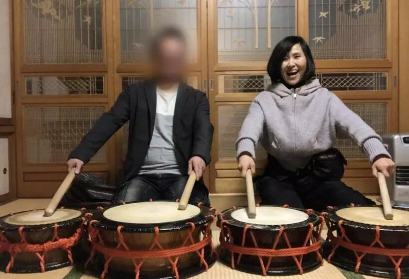 ペンション 津軽三味線と民謡 ゲストハウス繭子の宿