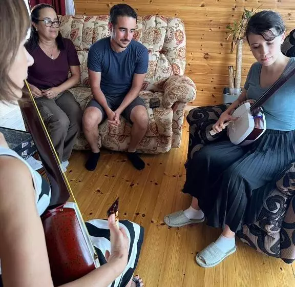 ペンション 津軽三味線と民謡 ゲストハウス繭子の宿